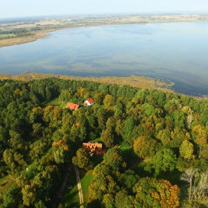 Do stacji terenowej Instytutu Zoologii wiosną można dojechać tylko samochodem terenowym. Fot. K. Trela