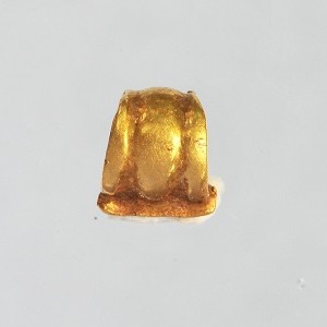 Złote uszko ze złotej monety rzymskiej (fot. A. Bursche).