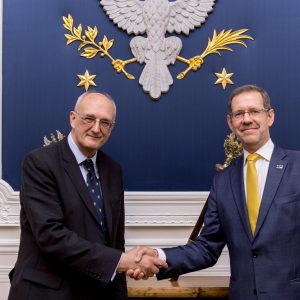 Prof. Leszek Borysiewicz, rektor (vice-chancellor) Uniwersytetu w Cambridge, i prof. Marcin Pałys, rektor UW.