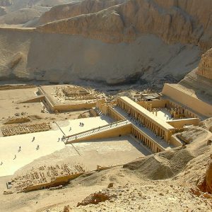 Deir el-Bahari. Tarasowa świątynia Hatszepsut. Fot. W. Jerke.