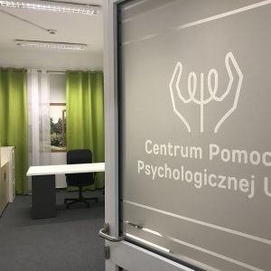 W 2018 roku na uczelni otwarto Centrum Pomocy Psychologicznej. Ośrodek jest punktem pierwszej pomocy psychologicznej dla społeczności uniwersytetu. Studenci i pracownicy otrzymują tu krótkoterminowe wsparcie oraz wskazanie, gdzie powinni uzyskać dalszą pomoc.