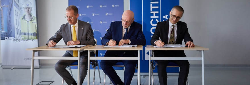 Podpisanie umowy z generalnym wykonawcą II etapu budynku przy ul. Dobrej 55, 6 czerwca 2019 r. Fot. K. Szczęsny