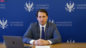 Prof. Sławomir Żółtek, prorektor UW ds. studentów i jakości kształcenia podczas spotkania online ze studentami, 17.11.2020 r.