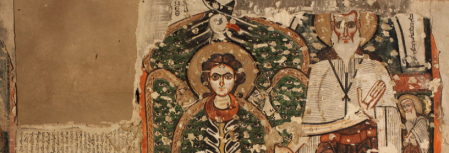 Inskrypcja kommemoratywna opata Makarego napisana w wersji koptyjskiej i syriackiej, z towarzyszącym przedstawieniem świętego Makarego. Fot. Karel Innemée.