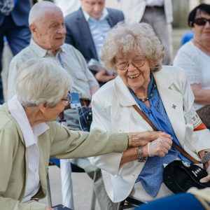 Na zdjęciu Teresa Gniazdowska, żona Wiesław Gniazdowskiego ps. „Wiesiek” oraz Halina Koseska, ps. „Ala”.