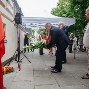 1 sierpnia 2021 roku społeczność akademicka upamiętniła wybuch Powstania Warszawskiego. O godzinie 12.00 na terenie kampusu przy Krakowskim Przedmieściu, pod tablicą pamiątkową Grupy Bojowej „Krybar”, odbyła się uroczystość połączona ze złożeniem kwiatów.