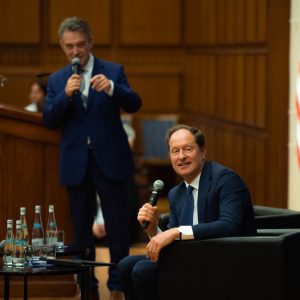 Mark F. Brzezinski, ambasador Stanów Zjednoczonych w Polsce, z wykładem na UW. Fot. M. Kaźmierczak/UW.