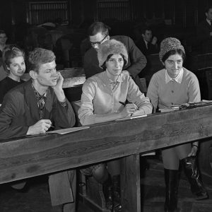 Przed wykładem w Auditorium Maximum, prawdopodobnie 1967 r. Fot. zbiory Janusza Szewińskiego.