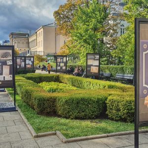 Wystawa pt. "Pół wieku Archiwum UW. Historia uniwersyteckiego Archiwum i jego najciekawsze zbiory" będzie czynna do 18 października.