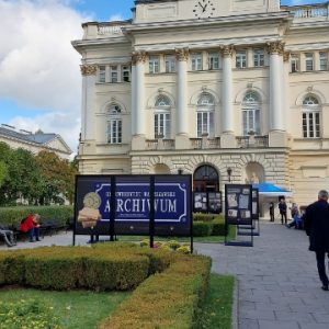 Wystawa pt. "Pół wieku Archiwum UW. Historia uniwersyteckiego Archiwum i jego najciekawsze zbiory" będzie czynna do 18 października.