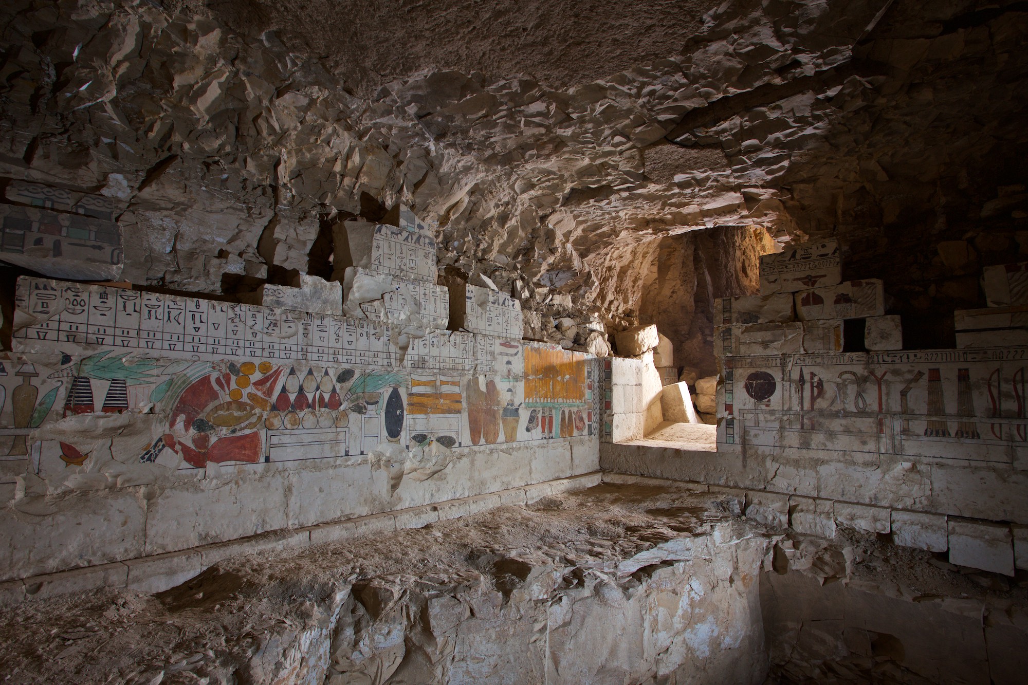 Odkrycie szczątków krokodyli w starożytnych grobowcach