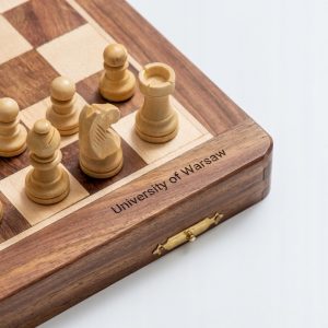 Unikalne uniwersyteckie szachy od rektora UW