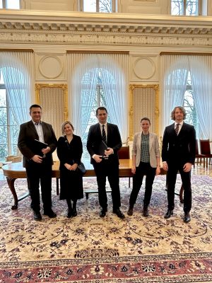 Podpisanie porozumienia między UW a Biurem Planowania Rozwoju Warszawy. Fot. Biuro Promocji UW