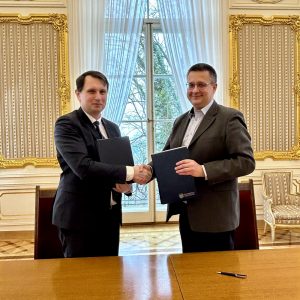 Podpisanie porozumienia między UW a Biurem Planowania Rozwoju Warszawy. Fot. Biuro Promocji UW
