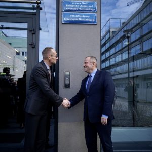 Odsłonięcie tabliczki „Wydział Medyczny Uniwersytetu Warszawskiego". Fot. M. Kaźmierczak/UW