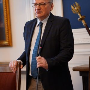 Prof. Zygmunt Lalak, prorektor UW ds. badań, podczas inauguracji programu szkoleniowego dla promotorów rozpraw doktorskich na UW. Fot. Mirosław Kaźmierczak/UW