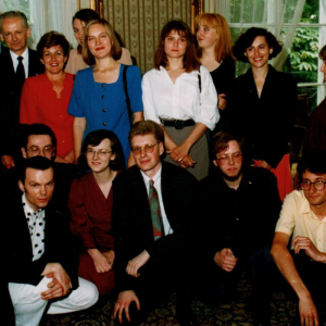 Spotkanie brytyjskiego następcy tronu Karola ze studentami podczas oficjalnej wizyty na UW w maju 1993 roku. Źródło: Archiwum prywatne dr. W. Kasprzaka