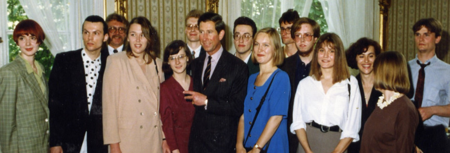 Spotkanie brytyjskiego następcy tronu Karola ze studentami podczas oficjalnej wizyty na UW w maju 1993 roku. Źródło: Instytut Anglistyki UW
