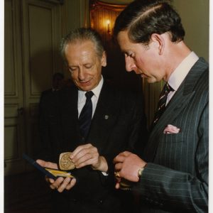 Wizyta brytyjskiego następcy tronu Karola na UW w maju 1993 roku. Źródło: Muzeum UW