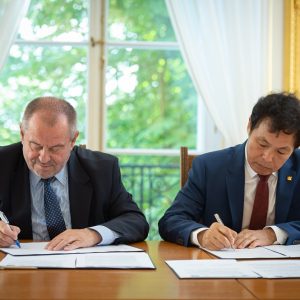 Podpisanie memorandum między UW a Chonnan National University.. Fot. Mirosław Kaźmierczak/UW