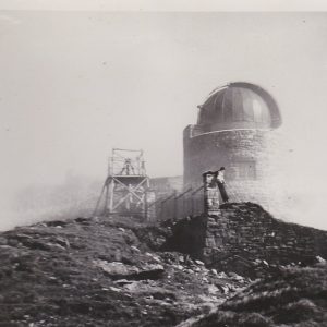 Widok na obserwatorium na górze Pop Iwan (1938 rok). Źródło: Archiwum UW