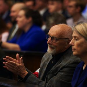 Prof. Jerzy Gaździcki, prezes Środowiska Żołnierzy Grupy Bojowej „Krybar” w Światowym Związku Żołnierzy AK, podczas inauguracji roku akademickiego 2023/2024 na UW. Fot. Mirosław Kaźmierczak/UW