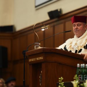 Prof. Alojzy Z. Nowak, rektor UW, podczas inauguracji roku akademickiego 2023/2024 na UW. Fot. Mirosław Kaźmierczak/UW