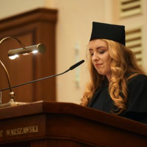 Martyna Dudziak-Kisio, zastępczyni przewodniczącej Samorządu Doktorantów UW, podczas inauguracji roku akademickiego 2023/2024 na UW. Fot. Mirosław Kaźmierczak/UW