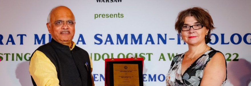 Wręczenie nagrody ICCR prof. Joannie Jurewicz / Źródło: Ambasada Indii w Warszawie