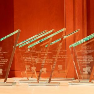 Elsevier Research Impact Leaders Awards 2023, statuetki. Źródło: Uniwersytet Łódzki