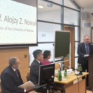 Prof. Alojzy Z. Nowak, rektor UW podczas otwarcia wydarzenia „Mongolia i Mongołowie: Przeszłość i Teraźniejszość”. Źródło: Biuro Promocji UW