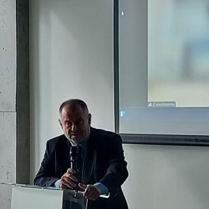 Prof. Alojzy Z. Nowak, rektor UW, podczas konferencji w OKFiSF. Fot. Biuro Prasowe UW