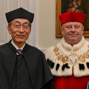 Prof. Hideo Ohno i prof. Alojzy Z. Nowak, rektor UW. Fot. UW