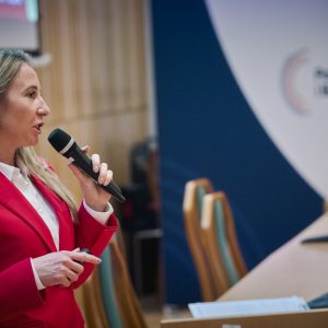 Łyżwiarka Luiza Złotkowska podczas konferencji inaugurującej otwarcie Polskiego Centrum Studiów i Badań Olimpijskich. Fot. Szymon Sikora