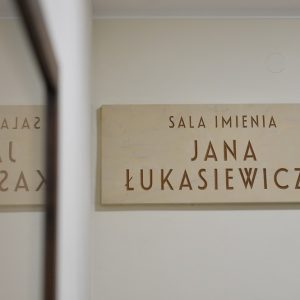 Odsłonięcie tablicy nad salą im. Jana Łukasiewicza na Wydziale Filozofii UW. Fot. Mirosław Kaźmierczak/UW