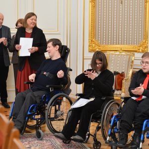 Laureaci stypendium im. Anny Bornus (od lewej): Mateusz Gregorski, Olga Ćwiklak vel Ćwiklińska i Wojciech Lochmajer. Fot. Mirosław Kaźmierczak/UW