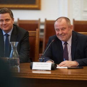 Prof. Alojzy Z. Nowak, rektor UW, i dr Thomas Schinecker, CEO Grupy Roche, podczas spotkania na UW. Fot. Mirosław Kaźmierczak/UW