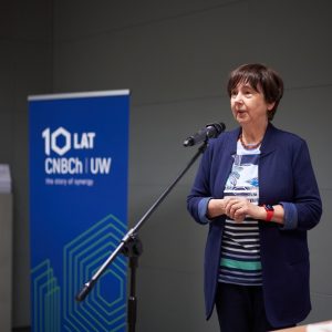Prof. Ewa Bulska, dyrektor Centrum Nauk Biologiczno-Chemicznych UW. Fot. Mirosław Kaźmierczak/UW