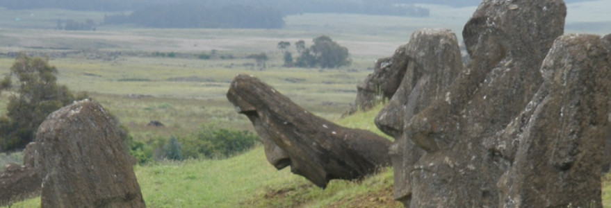 Posągi moai na Wyspie Wielkanocnej. Fot. Rafał Wieczorek