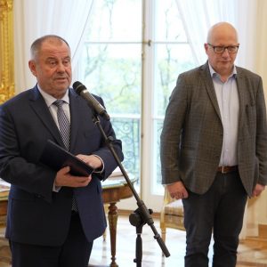 Uroczystość wręczenia Medali Uniwersytetu Warszawskiego prof. Karolowi Krzyżewskiemu oraz prof. Zbigniewowi Semadeni. Fot. Biuro Promocji