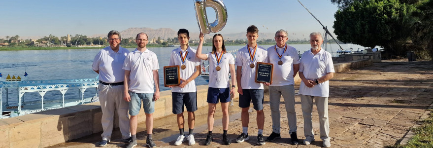 Drużyny UW podczas finałowe 46. i 47. Akademickich Mistrzostw Świata w Programowaniu Zespołowym (The 2023 ICPC World Finals). Fot. MIM UW