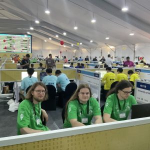 Drużyny UW podczas finałowe 46. i 47. Akademickich Mistrzostw Świata w Programowaniu Zespołowym (The 2023 ICPC World Finals). Fot. MIM UW