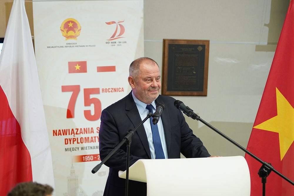 O polsko-wietnamskiej współpracy na UW