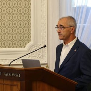 Uroczystość wręczenia certyfikatu prof. Jerzemu Madejowi. Fot. Krystian Szczęsny/UW