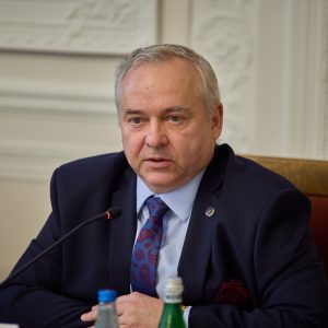 Prof. Sambor Grucza, prorektor UW ds. współpracy i spraw pracowniczych, podczas konferencji o roli innowacji w kształtowaniu przyszłości szkolnictwa wyższego. Fot. Krystian Szczęsny/UW