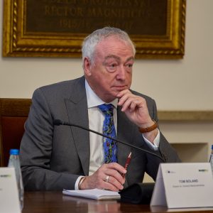 Tom Boland podczas konferencji o roli innowacji w kształtowaniu przyszłości szkolnictwa wyższego. Fot. Krystian Szczęsny/UW