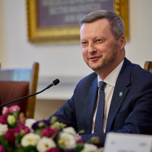 prof. Zbigniew Pastuszak, prorektor ds. rozwoju i współpracy z gospodarką Uniwersytetu Marii Curie-Skłodowskiej w Lublinie, podczas konferencji o roli innowacji w kształtowaniu przyszłości szkolnictwa wyższego. Fot. Krystian Szczęsny/UW