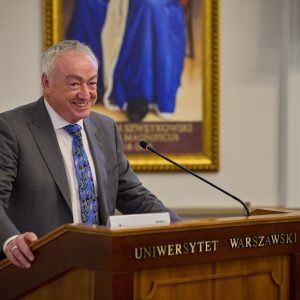 Tom Boland podczas konferencji o roli innowacji w kształtowaniu przyszłości szkolnictwa wyższego. Fot. Krystian Szczęsny/UW