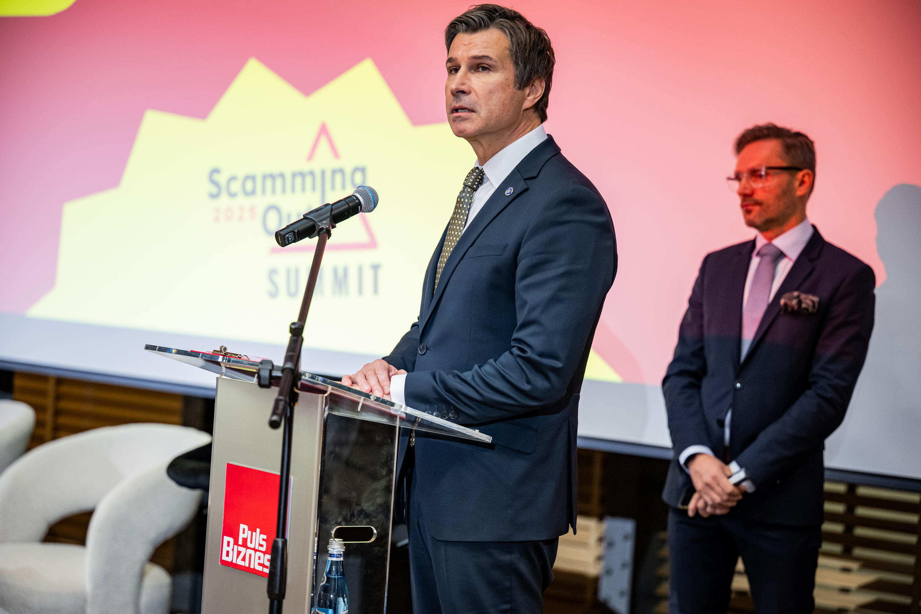 Przeciwko globalnej pladze cyberoszustw