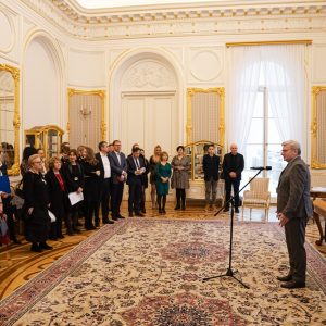 Wręczenie medali UW. Fot. UW